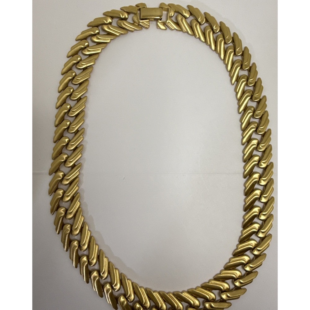 Vintage Monet Necklace Satin Gold Tone 16" Chevron Herringbone Link 162 - Picture 5 of 7